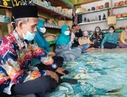 Galeri Pengrajin Kongbeng Dikunjungi Ketua Dekranasda Kabupaten Kutim Siti Robiah