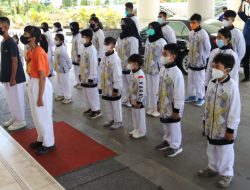 25 Atlet INKAI Kutim Dilepas Kasmidi ke Kejuaraan Se Kaltim.
