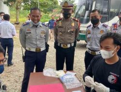 Polres Kutim Lakukan Tes Urine Supir AKAP, Cegah Lakalantas