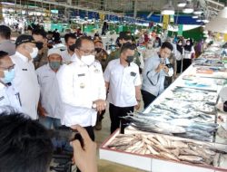 Jelang Idul Fitri, Wabup Bersama Tim TPDI Kutim Sidak Ke Pasar Induk