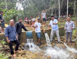 Wakil Ketua DPRD Kutim Arfan Gelar Syukuran Bendungan Mampang di Desa Sekerat » Berita Kutim