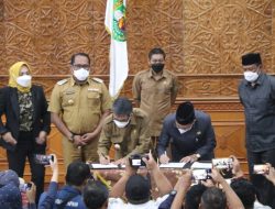 Melindungi Tenaga Kerja Daerah, Raperda Ketenagakerjaan di Sahkan