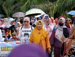 Meriahnya HUT Desa Tepian Baru Warga Tumpah Ruah