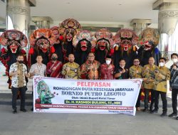 Kasmidi, Lepas Rombongan Duta Kesenian Kutim Ikuti Parade Festival Pesisir Kaltim