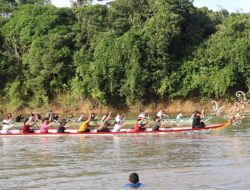 Saksikan Lomba Perahu Tradisional di Sungai Atan Busang, Kasmidi : Budaya Yang Harus Dilestarikan