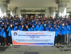 97 Mahasiswa STIPER, Dilepas Bupati Kutim KKN di Teluk Pandan