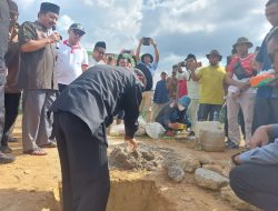 Bupati Letakkan Batu Pertama Kantor Camat Persiapan Tepian Langsat