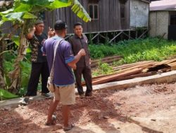 Joni Tinjau Penurapan Jalan di Desa Sepaso Induk