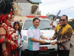 Wabup Kasmidi Serahkan Ambulans Untuk KKK dan KKBM