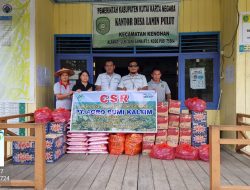 PT ABK Serahkan Bantuan Sembako bagi Warga Terdampak Banjir di Kecamatan Kenohan