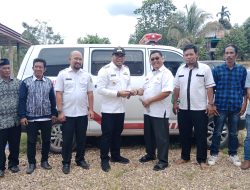 Kasmidi Serakan Satu Unit Mobil Ambulan untuk Desa Persiapan Jabdan