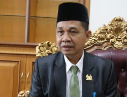 Ketua DPRD Kutim Joni Minta Pembangunan Pelabuhan Kenyamukan Dipercepat