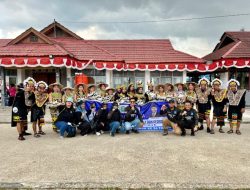 Kirab Budaya, Diskominfo Kutim Tampilkan Kostum Etnik Suku Dayak