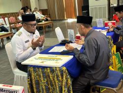 Ikut Serahkan Zakatnya, Wabup Kasmidi: Mari Salurkan Zakat kita, Apalagi di Bulan suci Ramadhan