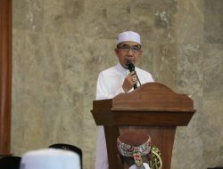 Bupati Ardiansyah Ikut Shalat Idul Fitri 1 Syawal 1445 H di Masjid Agung Al Farouk Bukit Pelangi