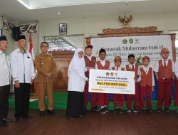 Baznas Kutim Salurkan Santunan Kepada 1.000 Anak Yatim, Piatu, Dhuafa serta Beri Bantuan Kampung Zakat