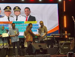 Ikuti Fashion Show Batik Wakaroros, Diskominfo Berhasil Tampil Jadi Juara I