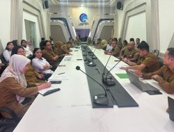 Kadis Kominfo Staper Kutim Ronny Bonar Kumpulkan untuk Evaluasi Program Kegiatan