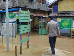Banjir Rendam Batu Timbau Ulu, Polres Kutim Siagakan Personel Mitigasi
